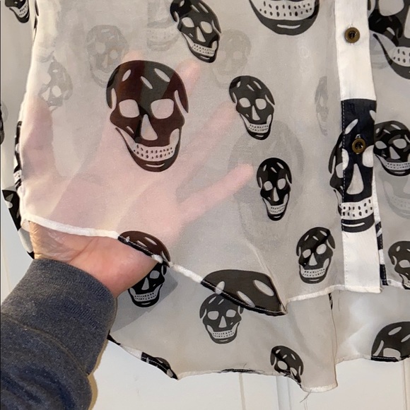 ( 77 Likes!! ) Skull 💀 button down w/a spiked neckline-goth/edgy - Picture 5 of 6